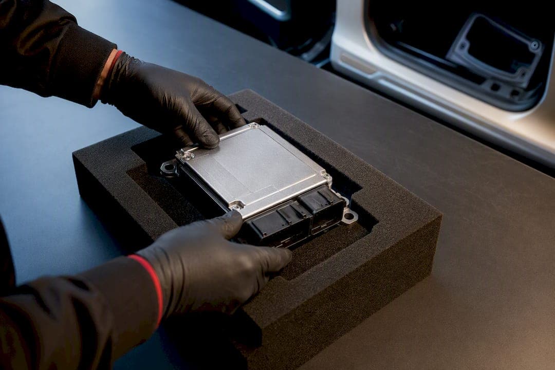 Fix Vauxhall Vivaro SRS Light from £35 with Postal ECU Reset