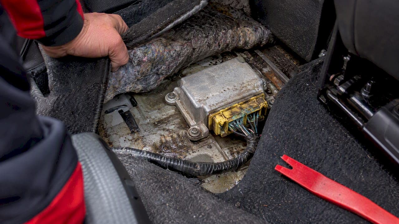 Corroded Airbag Module: UK MOT Failure, Diagnose Before Reset